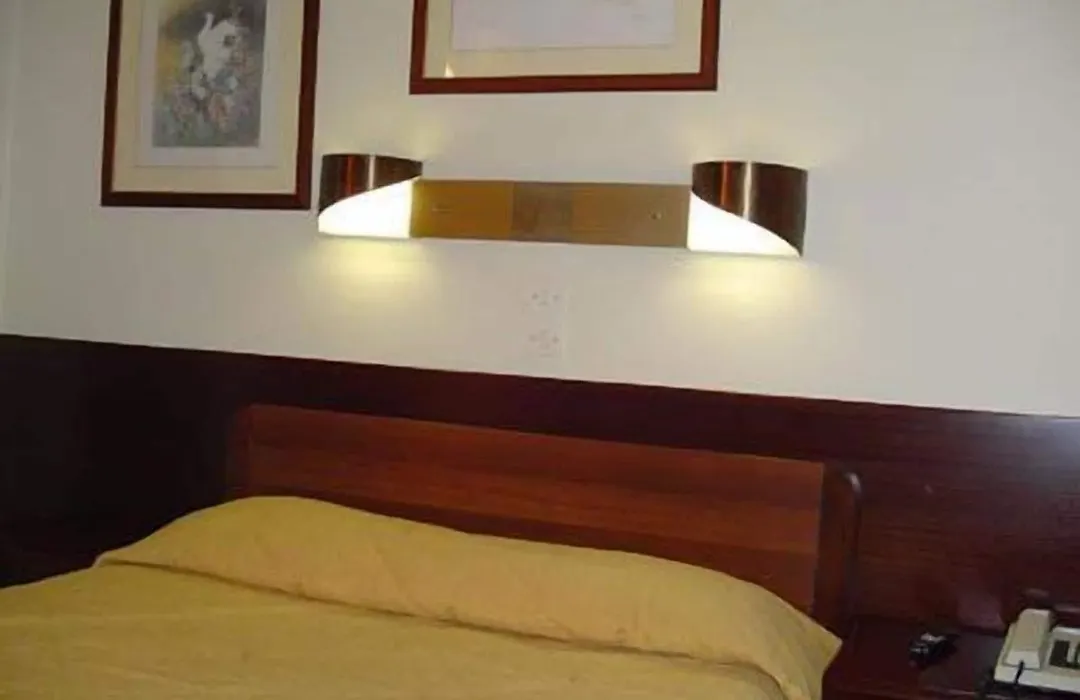 Claridge Hotel-1